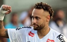 Neymar extends Santos deal in bid for World Cup spot