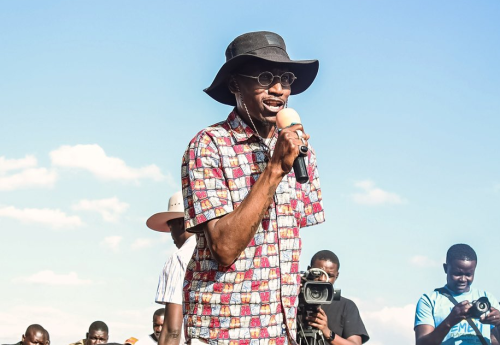 Octopizzo addresses a crowd in Kibra on Sunday, January 18, 2026. PHOTO/@OCTOPIZZO/X