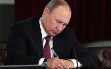 Putin denounces Nato at scaled back Victory Day parade
