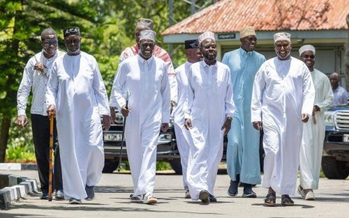 Leaders led by President William Ruto during the Idd-ul-Fitr luncheon held at Kisumu State Lodge.PHOTO/@JunetMohamed/X