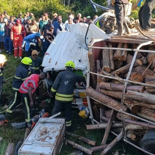 Wreckage of the lorry involved in the Nyeri-Nyahururu road accident. PHOTO/@OthayaGlobal/X