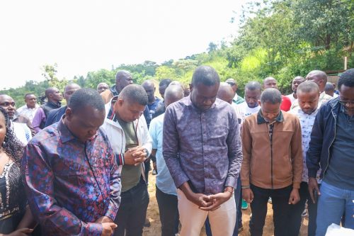 Leaders aligned with the Linda Mwananchi faction in Makueni on Sunday, March 8, 2026. PHOTO/https://www.facebook.com/babuowinongili