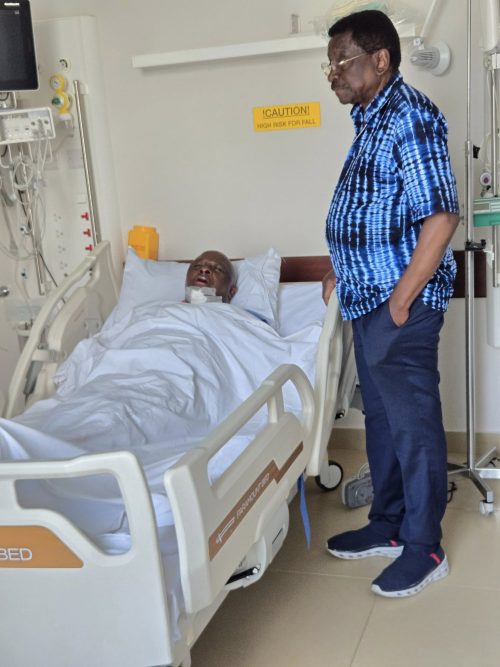 Siaya Governor James Orengo while visiting Vihiga Senator Godfrey Osostsi after his attack by gons in Kisumu. PHOTO//https://www.facebook.com/profile.php?id=100044525912485