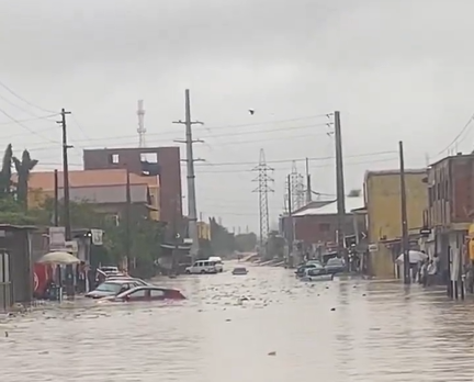 Flooded Angolan street. PHOTO: Screengrab by People Daily Digital from a video taken from Ebale ya Mozindo/X
