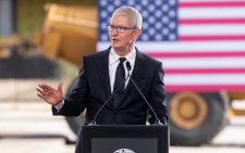 Apple CEO Tim Cook steps down