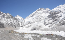 Miracle on Mt Everest: Guide believed dead spotted crawling down ice