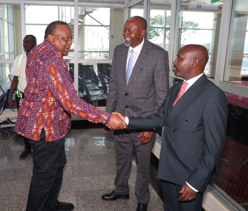 Retired President Uhuru Kenyatta is received in Kampala, Uganda, ahead of President Yoweri Museveni's inauguration. PHOTO/@4thPresidentKE/X