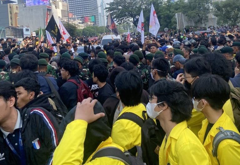 Indonesian students protest govt policies amid economic strain