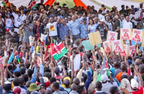 Murang'a Governor Irungu Kang'ata joins Siaya Governor James Orengo and other Linda Mwananchi leaders for a rally at Kivulini Grounds in Thika. PHOTO/https://www.facebook.com/osotsi2027