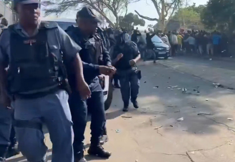 Migrants clash with police at deportation site in South Africa where thousands have gathered