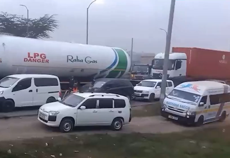 Heavy traffic hits Mlolongo as police barricade Nairobi CBD roads