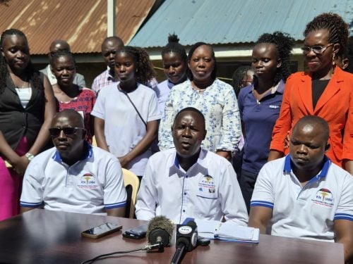 Kenya National Union of Nurses officials during a press briefing in Kisumu. PHOTO/Viola Kosome