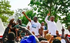 Irungu Kang’ata displays ‘Wantam’ symbol as he arrives for Linda Mwananchi rally in Kisii