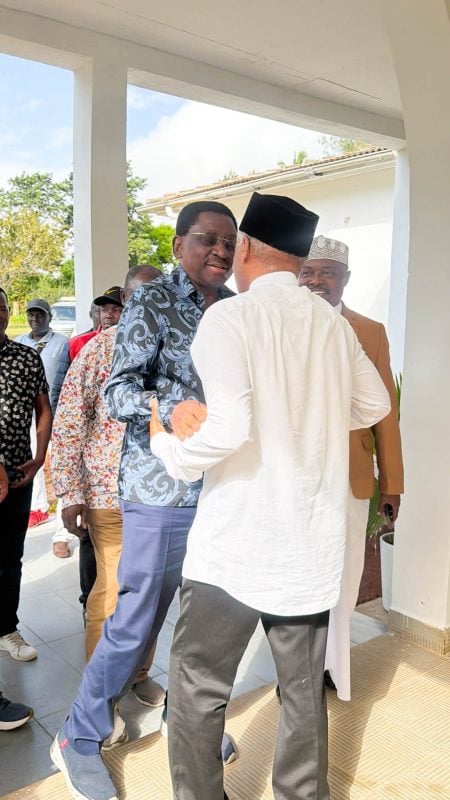 Ali makwere hosting siaya Governor james Orengo at his kwale home. PHOTO//https://www.facebook.com/profile.php?id=100044525912485