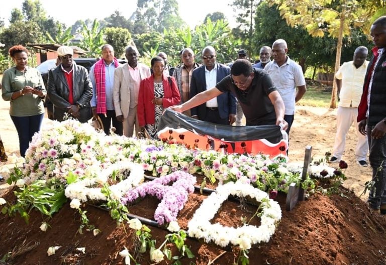 Orengo honours Julius Kago, driver who ferried opposition leaders through KANU crackdown