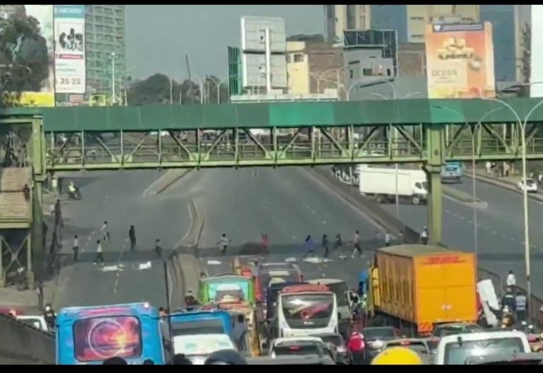 Motorists stranded as suspected goons block Thika Superhighway