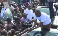 Kiminini residents gift Sifuna cash during Linda Mwananchi rally