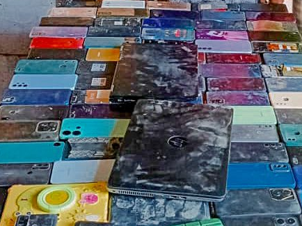 An image of recovered phones in Garissa by the police. PHOTO/@NPSOfficial_KE/X